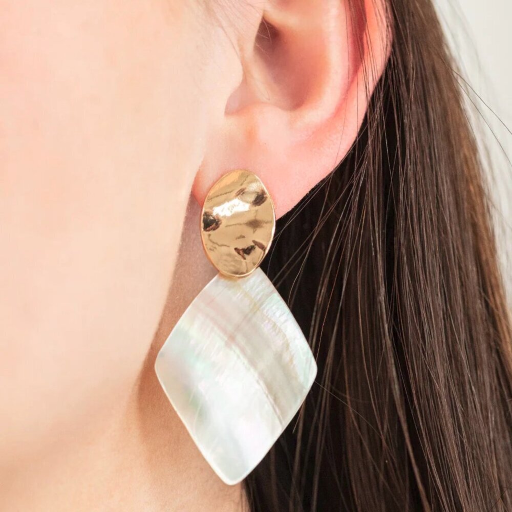 Paparazzi Jewelry Accessories - Alluringly Lustrous - Gold Earrings - Vintage